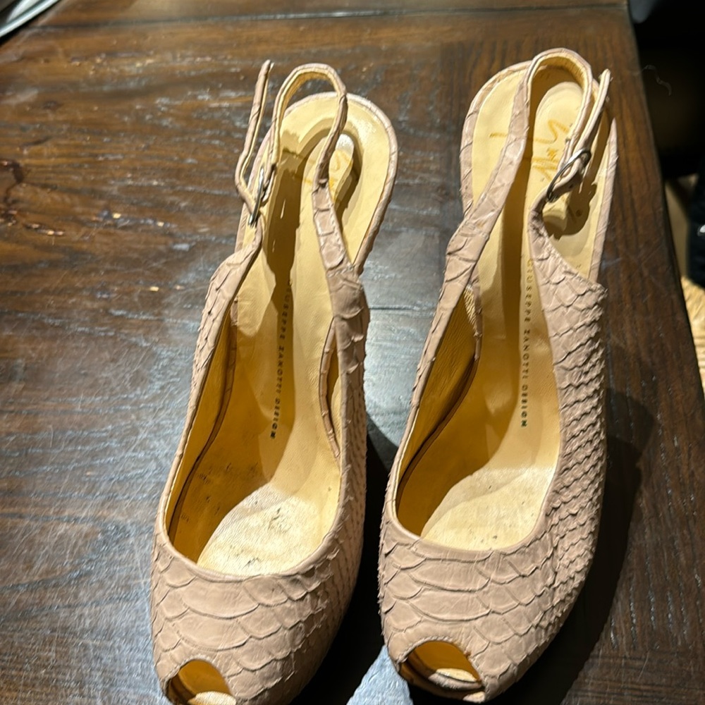 Giuseppe Zamora size 38 and half